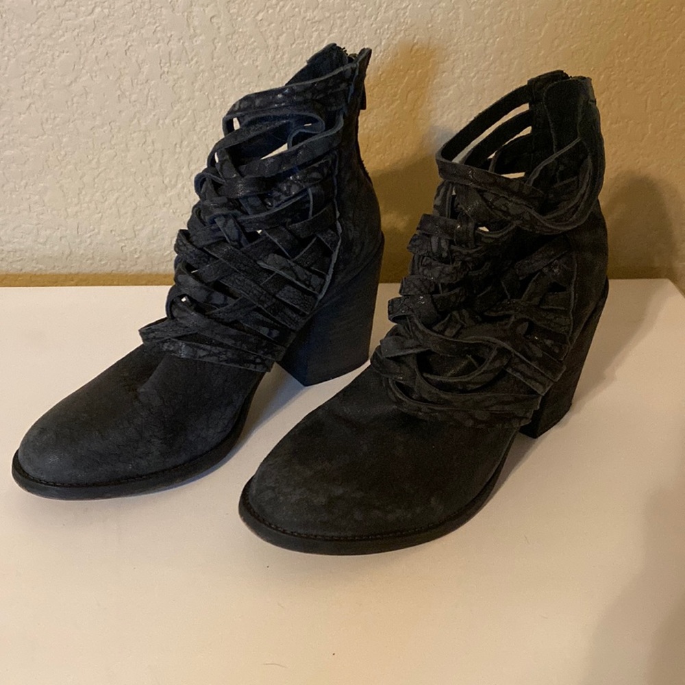 Free People Carrera Caged Leather
Bootie Black Size 38/US 8